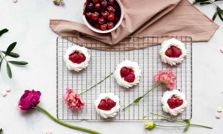 Summer Berry Pavlova: A Sumptuous Delight to Sweeten Your Summer