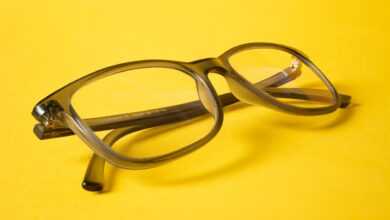 How to Choose Eyeglass Frames That Match Your Vibe and Style