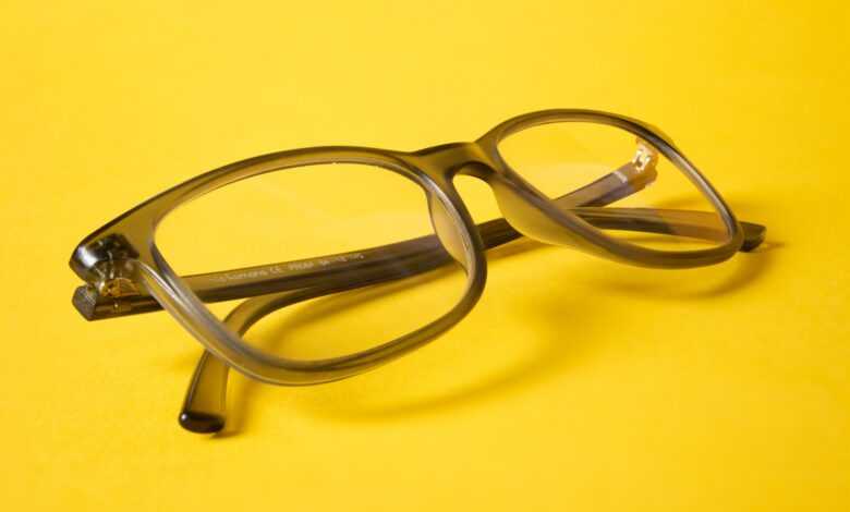 How to Choose Eyeglass Frames That Match Your Vibe and Style - Unfashionablemale How to Choose Eyeglass Frames That Match Your Vibe and Style