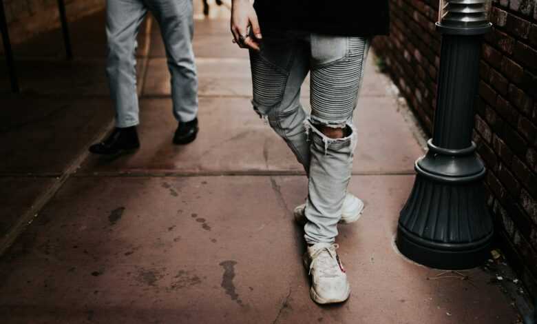 Streetwear vs. Smart Casual: Finding the Right Balance for the Modern Man - Unfashionablemale Streetwear vs. Smart Casual: Finding the Right Balance for the Modern Man