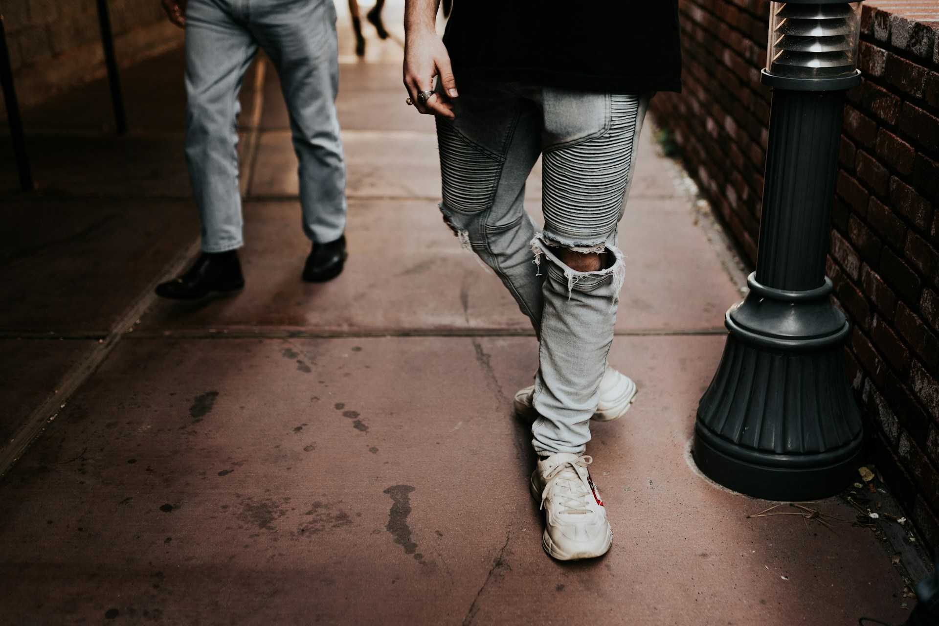 Streetwear vs. Smart Casual: Finding the Right Balance for the Modern Man