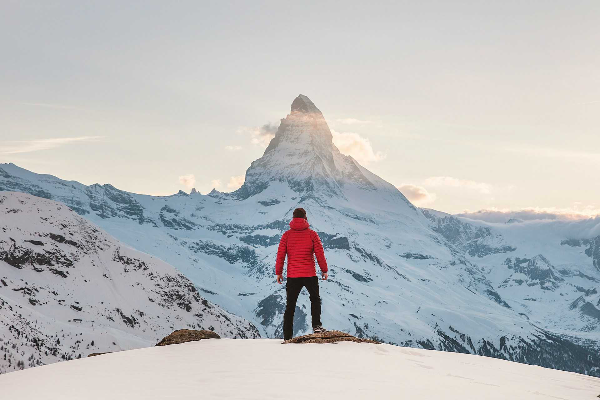 Luxury vs. Budget Travel: A Bloke's Guide to Experiencing the Best of Both Worlds